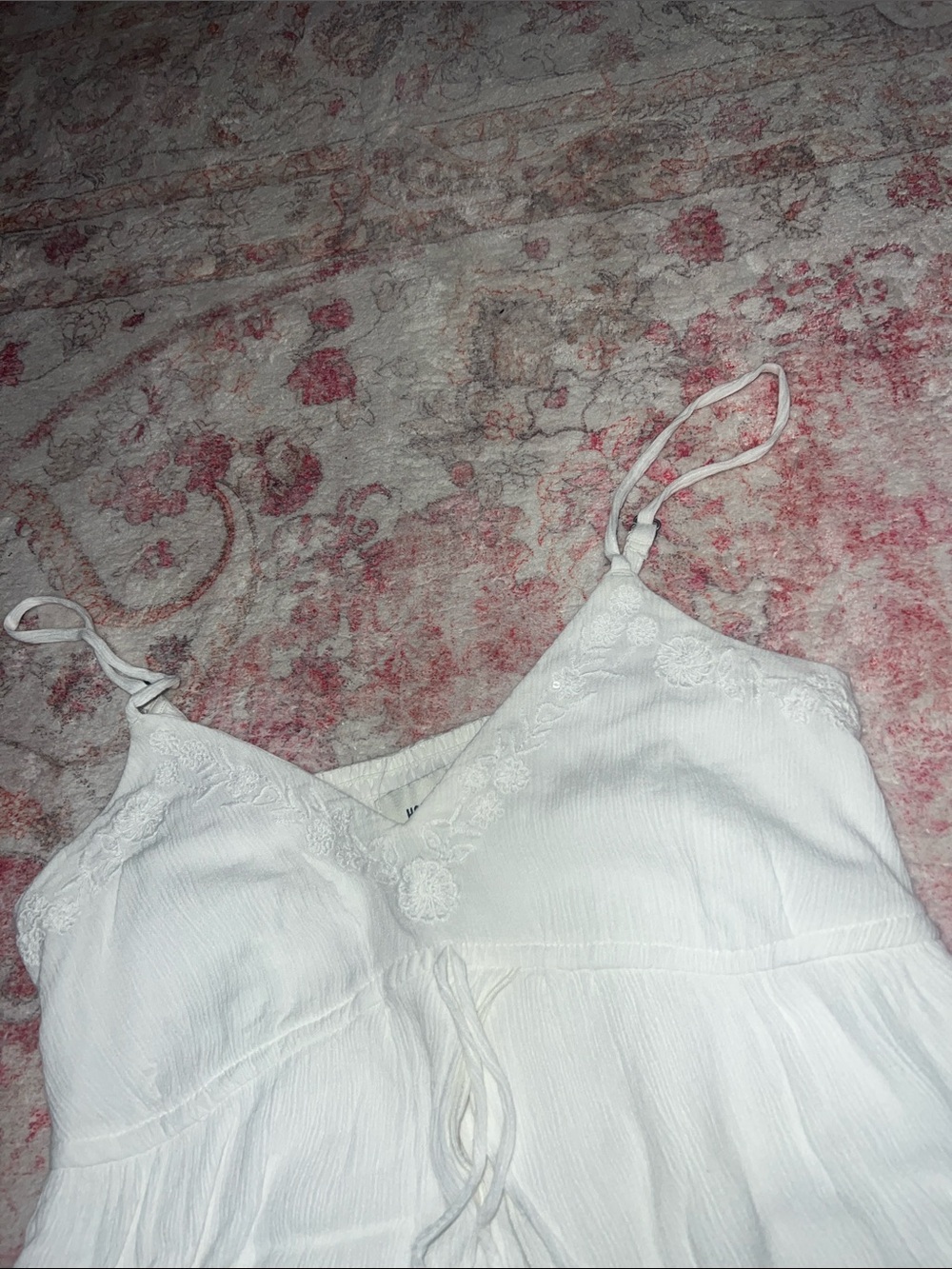 Hollister White Spaghetti Strap Flowy Camisole - Picture 3 of 4